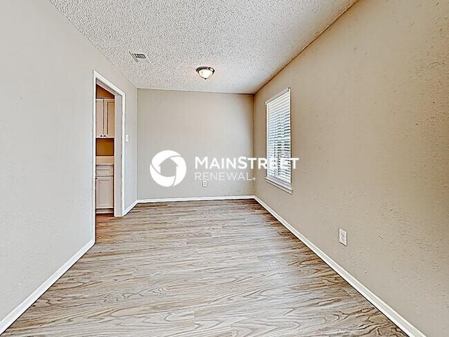 Photo - 4 Bedroom Pet-Friendly Home in Fort Worth, TX with Main Street Renewal