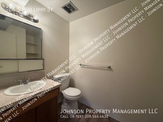 Photo - 968 S Phillippi St