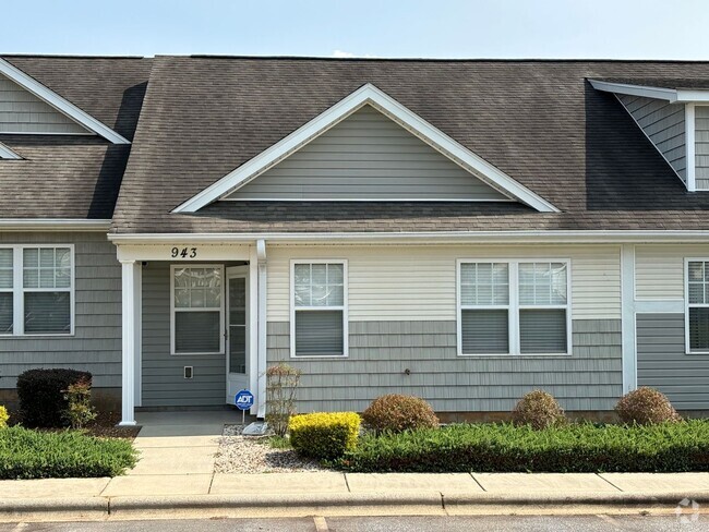 Building Photo - Vintage Place Townhome - 3BR/2BA