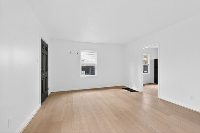 Photo - 849 Lyman Ave