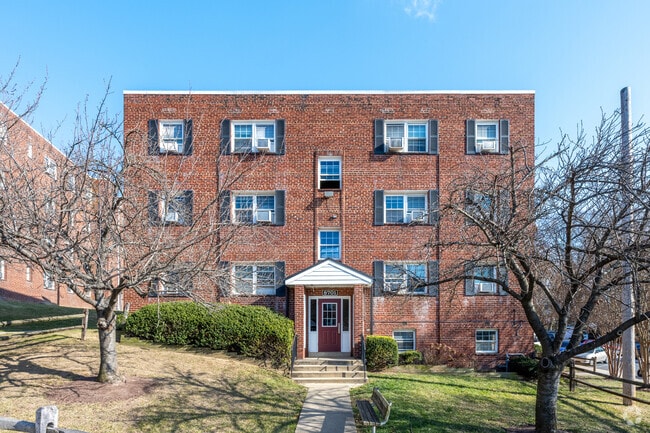 Building Photo - Foxhall Apartments