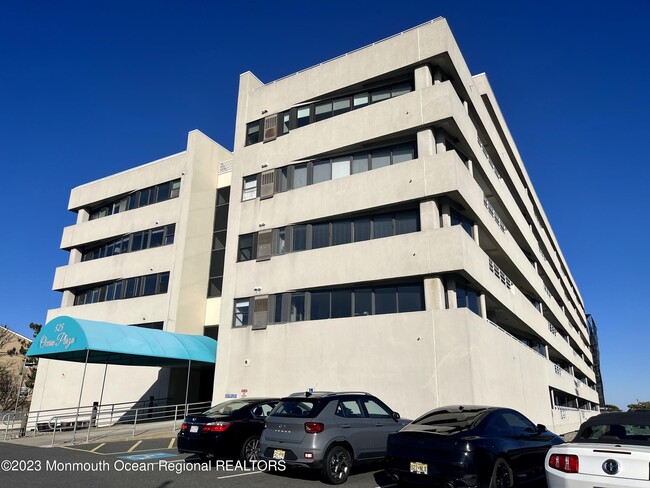 Building Photo - 525 Ocean Blvd Unit 405