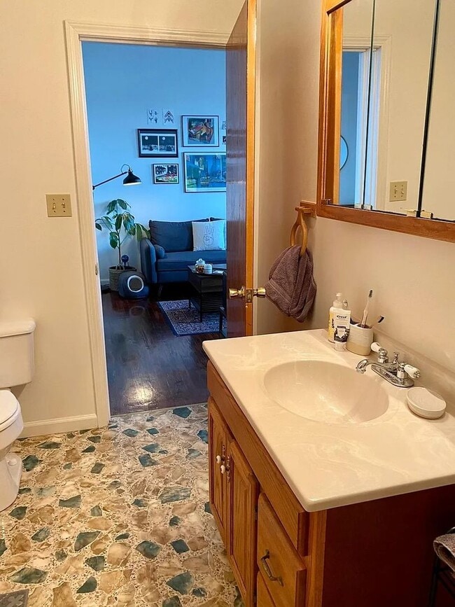 Building Photo - BAXTER-MILLER Unit 101 EAST HARRISON APT 10