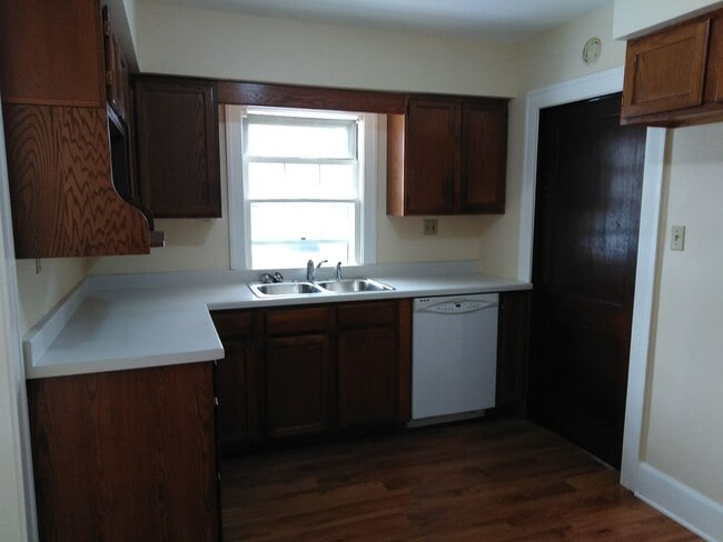 Building Photo - 619 Brown Ave