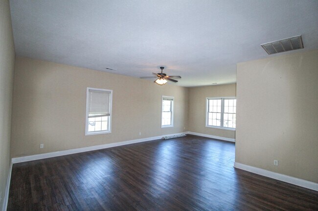 Photo - 1213 Merchant Way