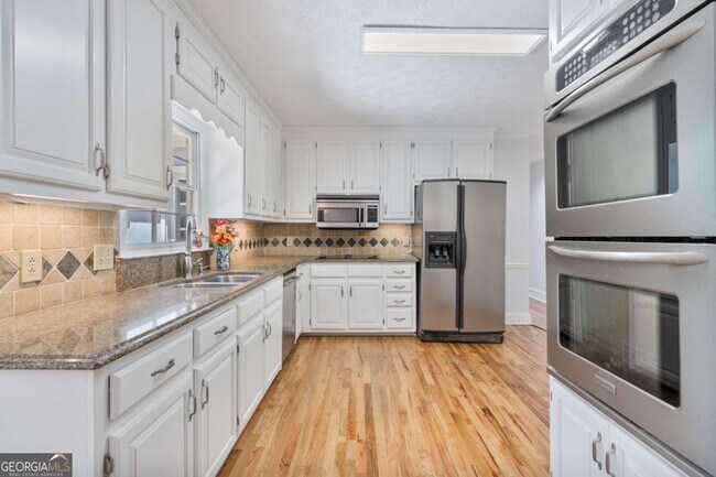 Photo - 275 Sageglen Rd