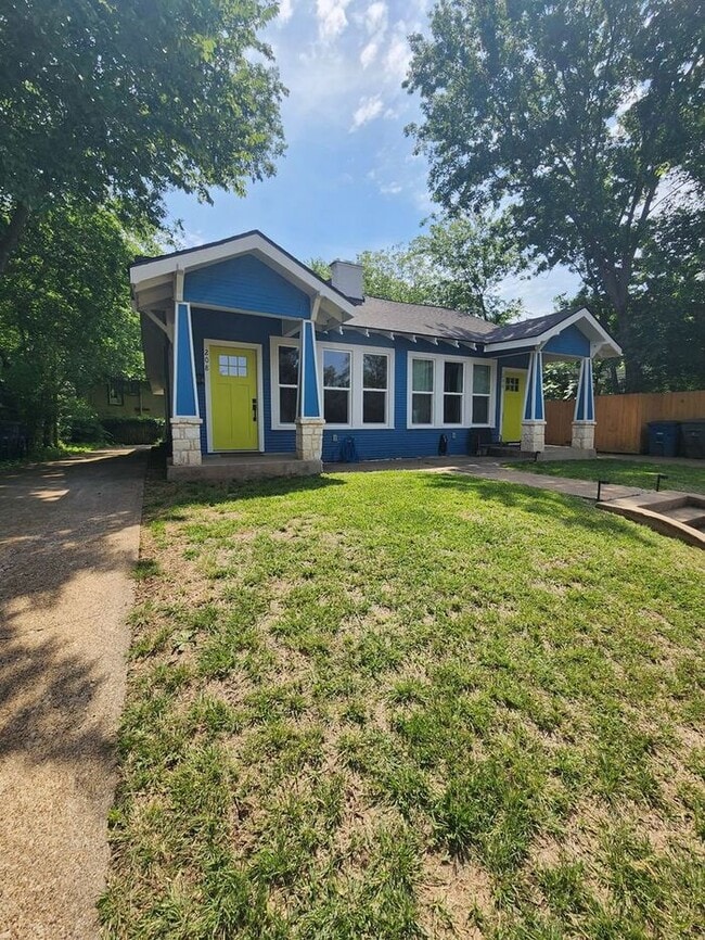 Photo - 2BR/1BA Remodeled Duplex w/ In-Unit W/D in Oak Cliff