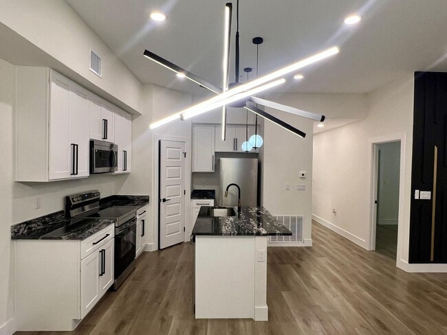 Building Photo - 110 Webb