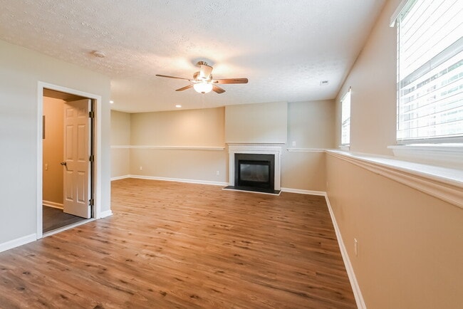 Photo - 3000 Basswood Dr