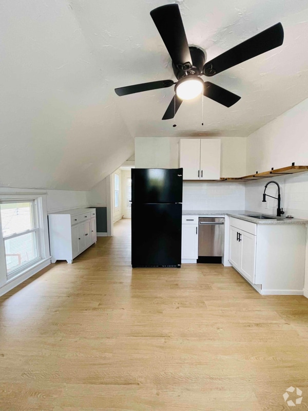 Building Photo - 2051 W 45th St Unit Up Rental