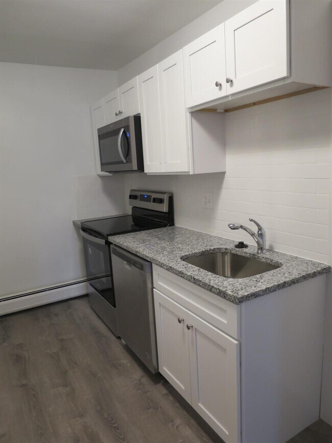 Building Photo - 205 Highland Ave Unit 4