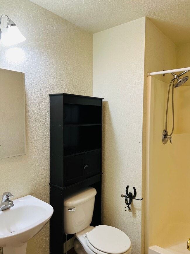 Photo - 3 Bed - 2 Bath - Fenced Yard