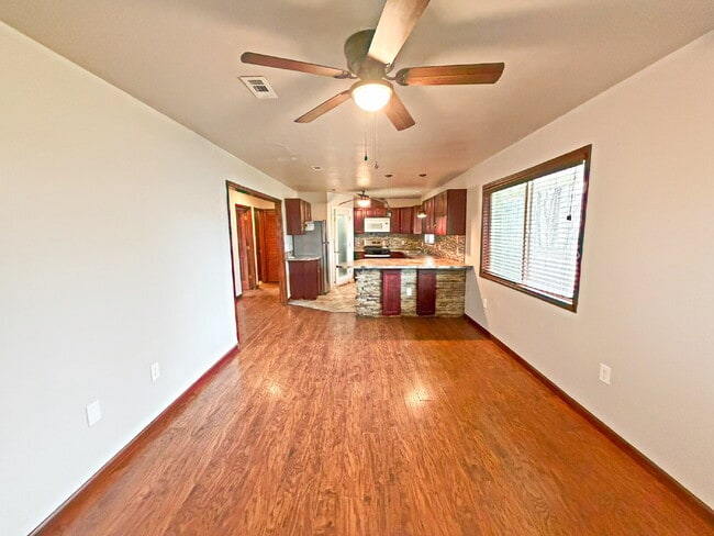 Photo - 817 Zachry Dr