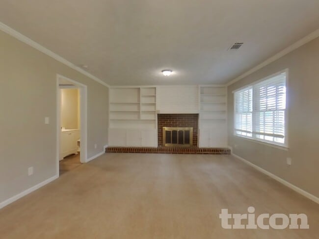 Photo - 2339 Country Club Dr SE