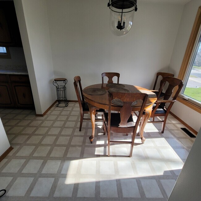 Photo - 17 Muskoka Dr