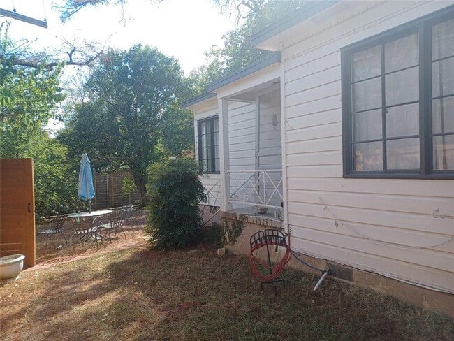 Photo - 2808 Windsor Rd
