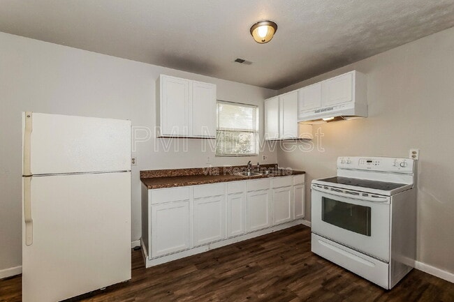 Photo - 3014 W 10th St Unit 4