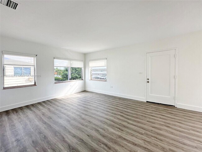 Photo - 1920 Biarritz Dr Unit 4