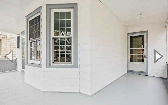 Photo - Private Rooms for Rent in Modern Pine Hills Home | Utilities Included Unidad 2nd Floor - 4