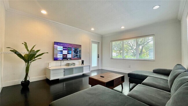 Photo - 1955 Washington St