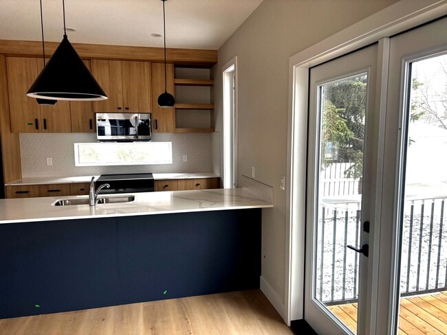 Photo - 15215-15109 109 Ave NW