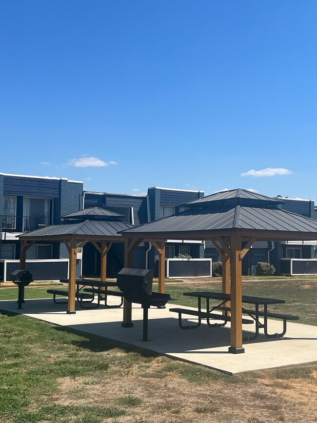 Parc Lake / Bay Shore Village Apartments Lewisville, TX