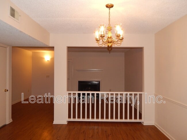 Photo - 738 Coventry Ln