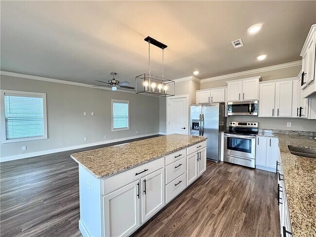 Photo - 837 NE Heights Ln