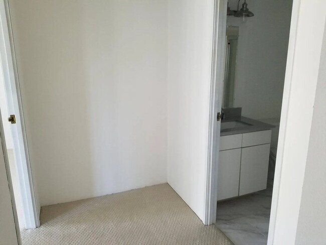 601 Van Ness Ave Unit 530