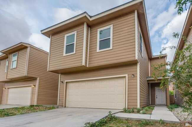 Building Photo - 3-BEDROOM TOWNHOME IN NORTH SHEARER HILLS
