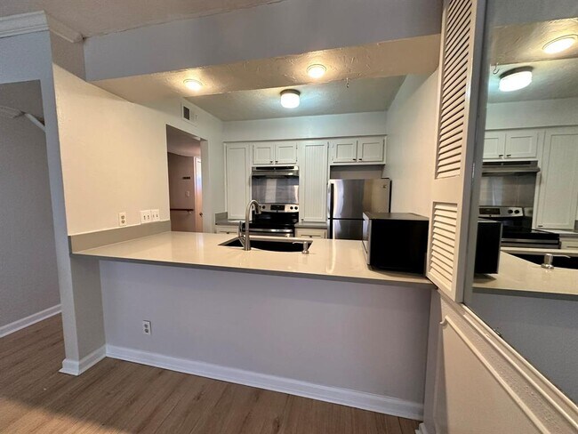 Photo - 6501 E Hill Dr Unit 106