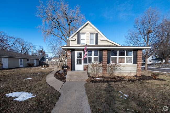 Building Photo - 607 2nd St N Rental