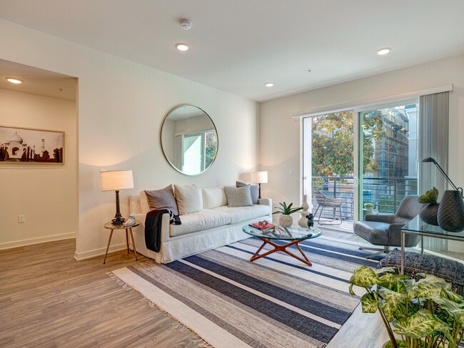 Apartamento modelo - AtSix - 6908 Knowlton Pl