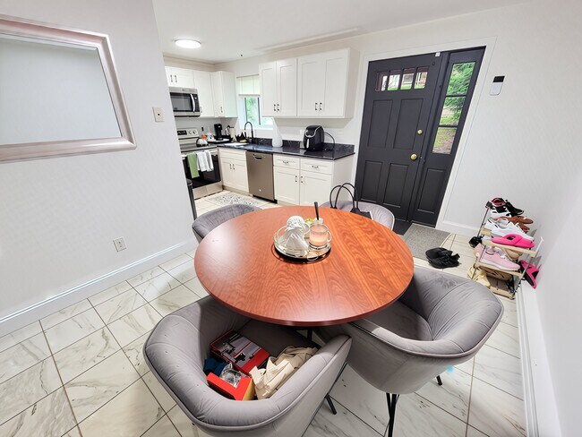 Photo - 645 Robbins Ave