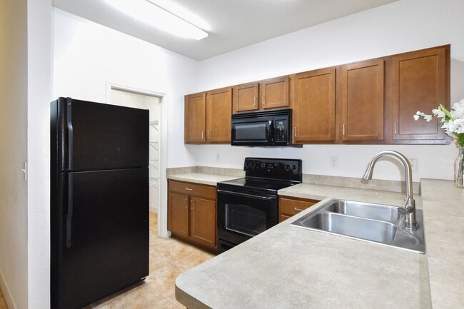 Photo - Wood's Edge South Townhouse – 2BR/2BA with Over 1,000 Sq. Ft. | Pet Friendly & Prime Location! Unidad 143