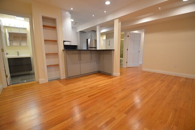 Photo - 1801 Beacon St Unit 2