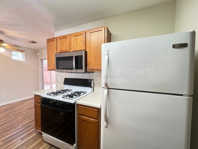 Photo - 231 Oak Grove Way