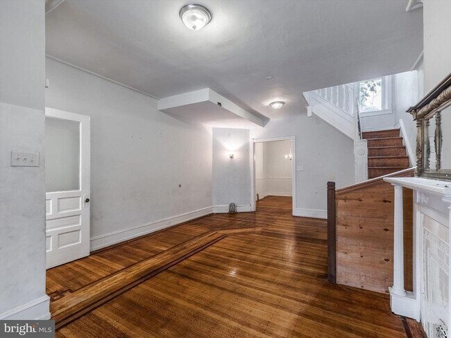 Photo - 242 Berkley St