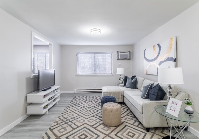 Photo - 311-313 N Sycamore Ave Unidad B9