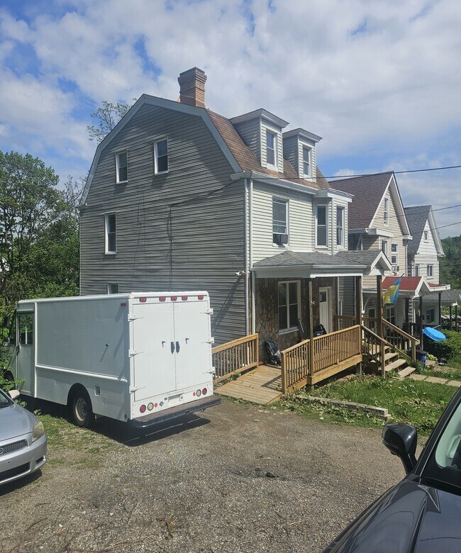 Photo - 804 Dubois St House