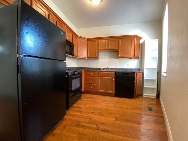 Photo - Spacious Four Bedroom in Squirrel Hill! Close to CMU! Ample Natural Light! Call Today!