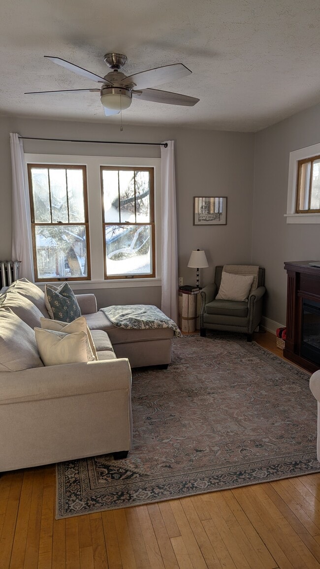 Building Photo - 1534 Jefferson St NE Unit 2