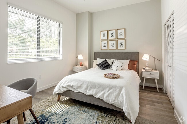 1BR,1BA - 736 SF