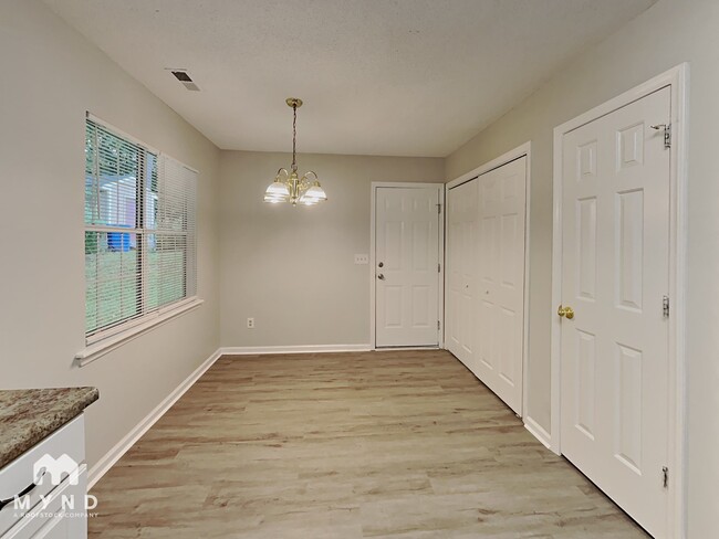 Photo - 2028 Collier Rd