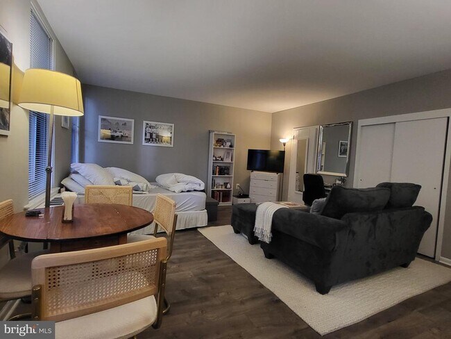 Photo - 135 S 19th St Unidad 702