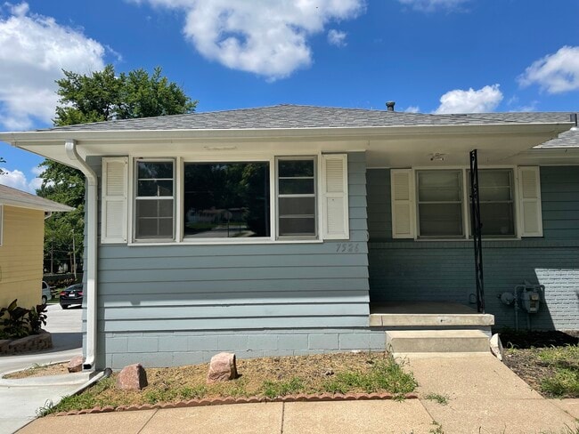 Building Photo - Blondo street Unit 7526