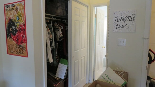 Photo - 2300 Leon St