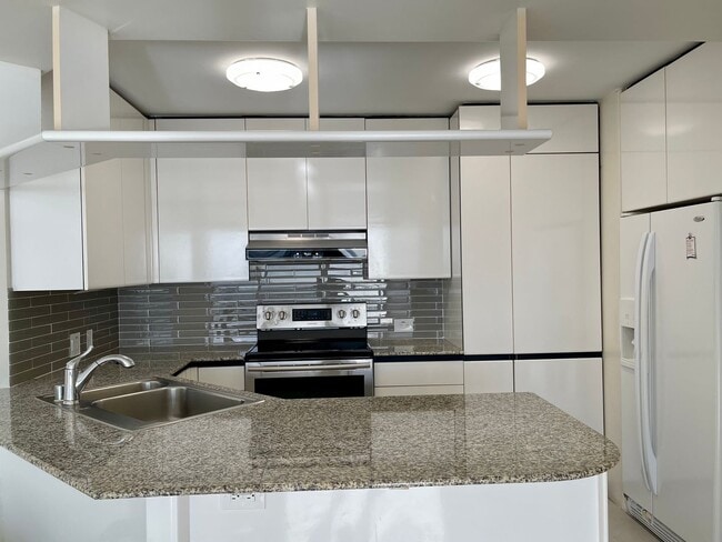 Building Photo - 1212 Nuuanu Ave Unit 3011