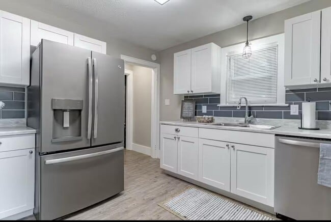 Photo - 906 North Main Street