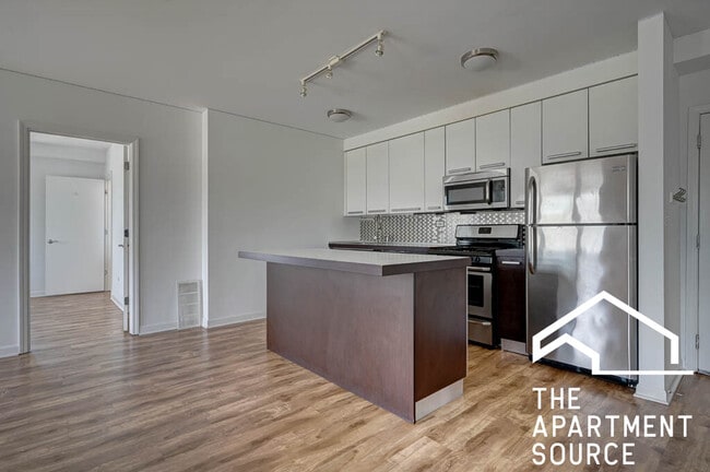 Building Photo - 1544 W Glenlake Ave Unit 3A